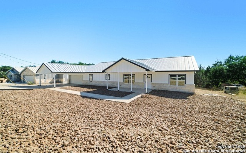 221 Deer Oaks Dr, Lakehills, TX 78063, 3 Habitaciones Habitaciones , ,2 BañosBaños,Residential,En Venta,221 Deer Oaks Dr,0,1915925