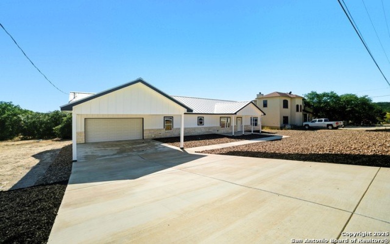 221 Deer Oaks Dr, Lakehills, TX 78063, 3 Habitaciones Habitaciones , ,2 BañosBaños,Residential,En Venta,221 Deer Oaks Dr,0,1915925