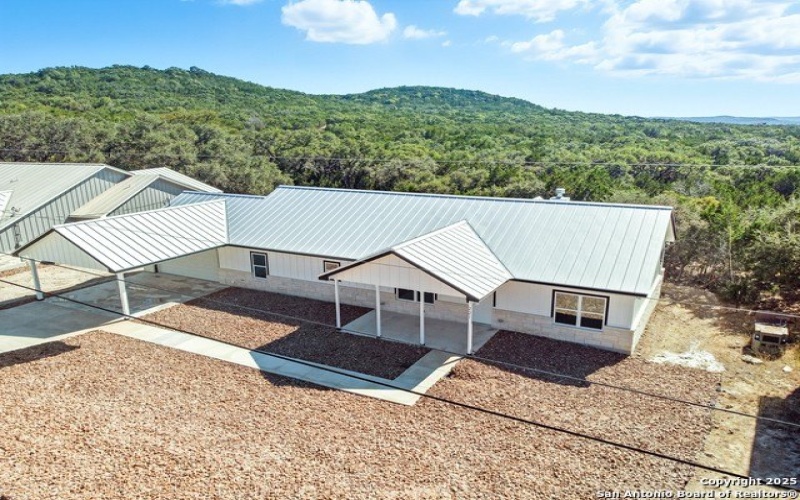 221 Deer Oaks Dr, Lakehills, TX 78063, 3 Habitaciones Habitaciones , ,2 BañosBaños,Residential,En Venta,221 Deer Oaks Dr,0,1915925