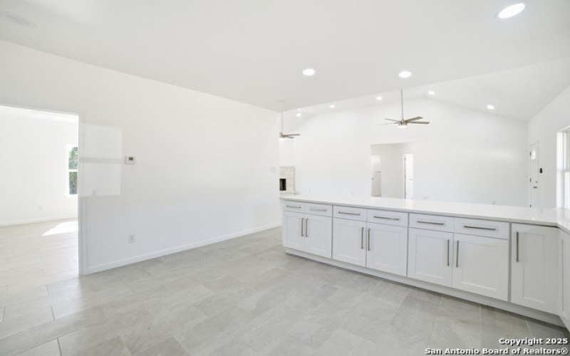 221 Deer Oaks Dr, Lakehills, TX 78063, 3 Habitaciones Habitaciones , ,2 BañosBaños,Residential,En Venta,221 Deer Oaks Dr,0,1915925