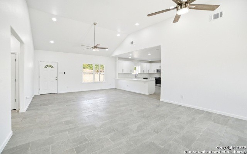 221 Deer Oaks Dr, Lakehills, TX 78063, 3 Habitaciones Habitaciones , ,2 BañosBaños,Residential,En Venta,221 Deer Oaks Dr,0,1915925