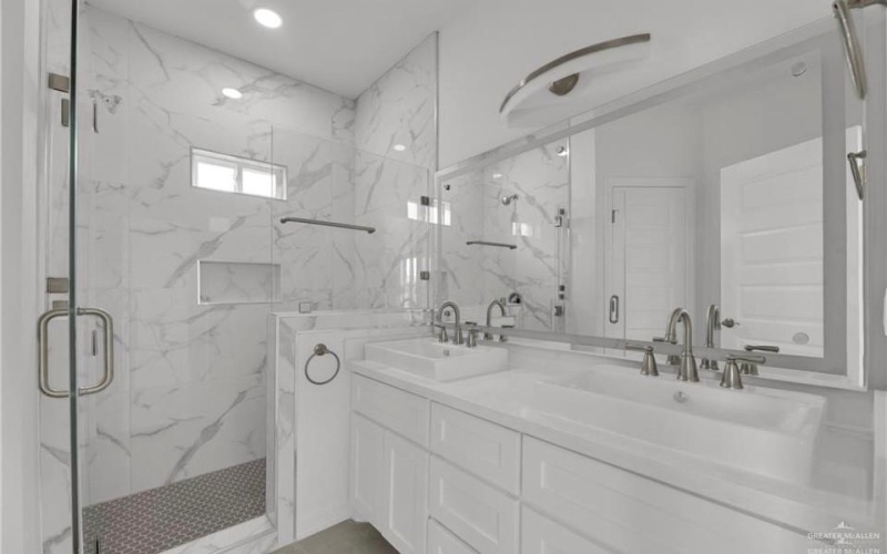 2112 N 28th Street, Hidalgo, TX 78557, 3 Bedrooms Bedrooms, ,2 BathroomsBathrooms,Residential,For Sale,2112 N 28th Street,466275