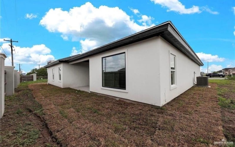 2112 N 28th Street, Hidalgo, TX 78557, 3 Bedrooms Bedrooms, ,2 BathroomsBathrooms,Residential,For Sale,2112 N 28th Street,466275