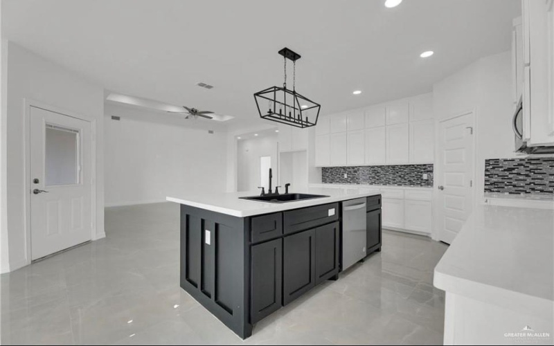 2112 N 28th Street, Hidalgo, TX 78557, 3 Bedrooms Bedrooms, ,2 BathroomsBathrooms,Residential,For Sale,2112 N 28th Street,466275