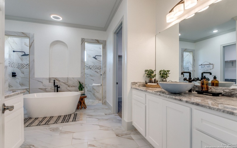 252 Venado Oaks, Castroville, TX 78009, 5 Bedrooms Bedrooms, ,5 BathroomsBathrooms,Residential,For Sale,252 Venado Oaks,0,1916075