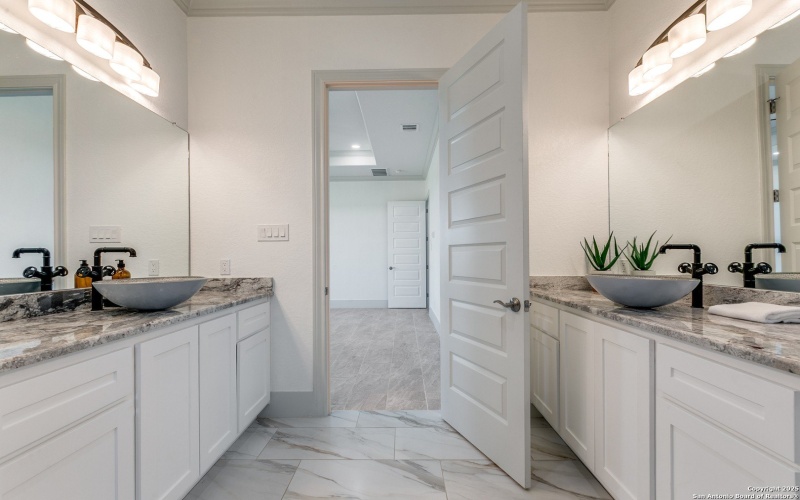 252 Venado Oaks, Castroville, TX 78009, 5 Bedrooms Bedrooms, ,5 BathroomsBathrooms,Residential,For Sale,252 Venado Oaks,0,1916075