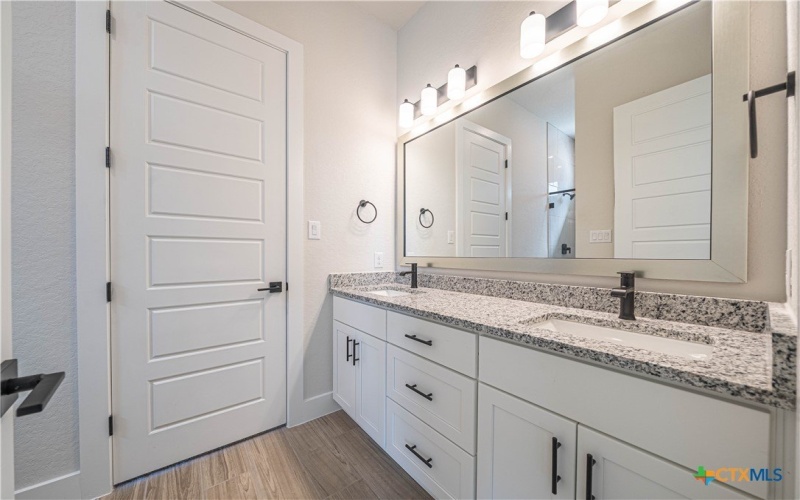 254 Firewheel Lp, Floresville, TX 78114, 4 Habitaciones Habitaciones , ,3 BañosBaños,Residential,En Venta,254 Firewheel Lp,0,576904