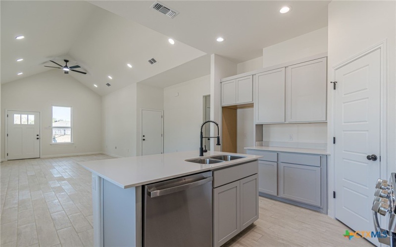 624 Stratton Ave, Seguin, TX 78155, 3 Bedrooms Bedrooms, ,2 BathroomsBathrooms,Residential,For Sale,624 Stratton Ave,0,595545