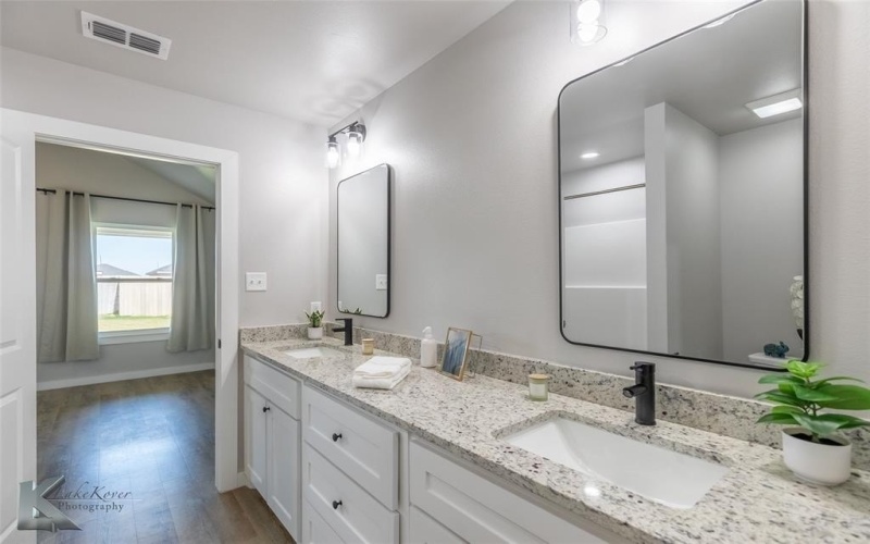 132 Tombstone Road, Abilene, TX 79602, 3 Habitaciones Habitaciones , ,2 BañosBaños,Residential,En Venta,132 Tombstone Road,0,21082108