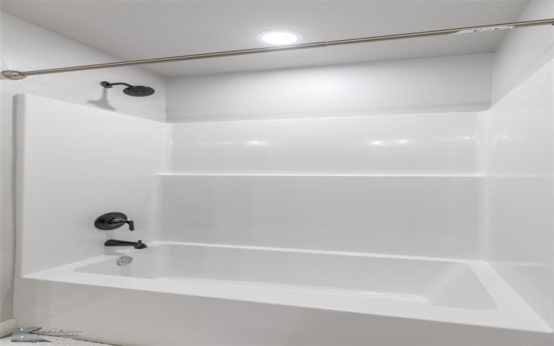 132 Tombstone Road, Abilene, TX 79602, 3 Habitaciones Habitaciones , ,2 BañosBaños,Residential,En Venta,132 Tombstone Road,0,21082108