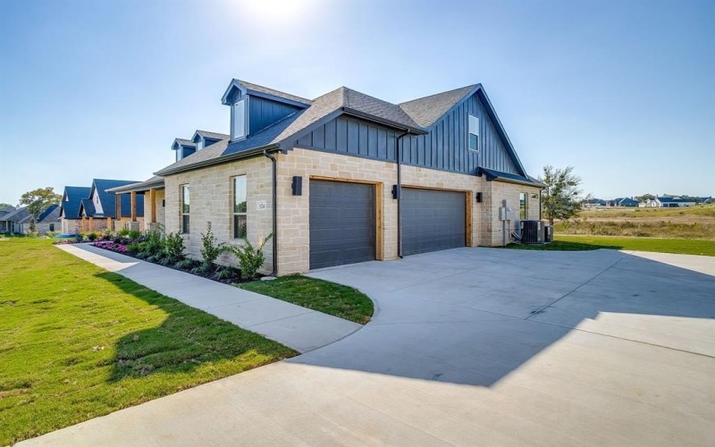 324 Slimp Bluff, Azle, TX 76020, 3 Bedrooms Bedrooms, ,2 BathroomsBathrooms,Residential,For Sale,324 Slimp Bluff,0,21084935
