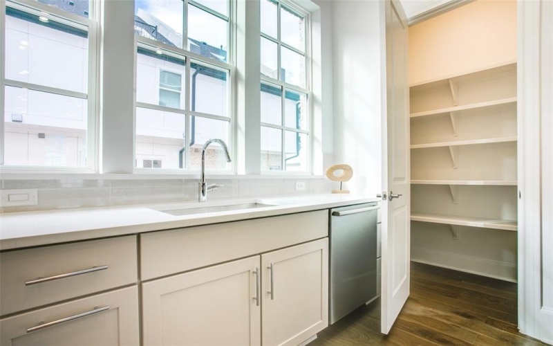 4636 Warwood Lane, Dallas, TX 75219, 2 Habitaciones Habitaciones , ,2 BañosBaños,Residential,En Venta,4636 Warwood Lane,0,21088112