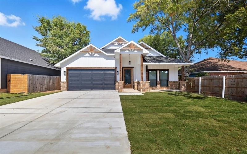 5115 Draper Street, Fort Worth, TX 76105, 4 Bedrooms Bedrooms, ,2 BathroomsBathrooms,Residential,For Sale,5115 Draper Street,0,21088181