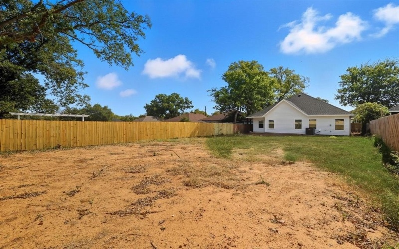 5115 Draper Street, Fort Worth, TX 76105, 4 Bedrooms Bedrooms, ,2 BathroomsBathrooms,Residential,For Sale,5115 Draper Street,0,21088181