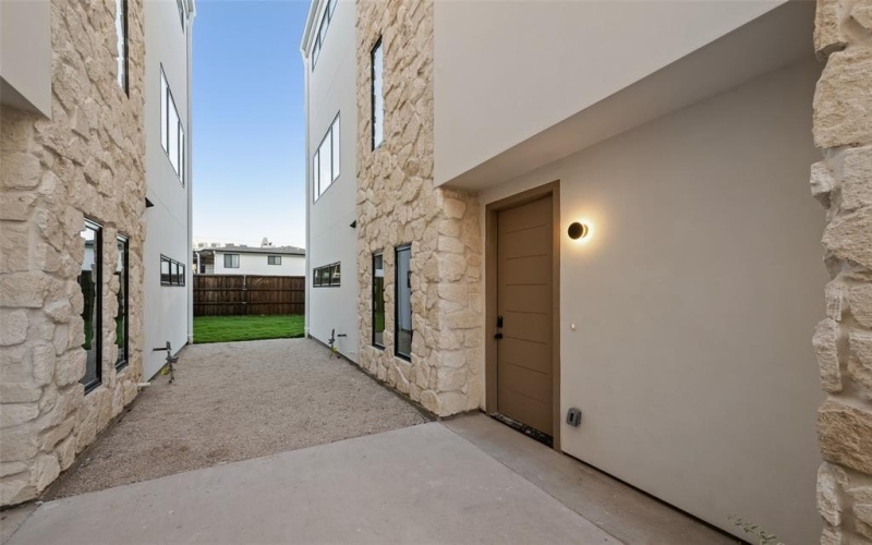 1502 Holly Avenue, Dallas, TX 75204, 2 Bedrooms Bedrooms, ,2 BathroomsBathrooms,Residential,For Sale,1502 Holly Avenue,0,21088344