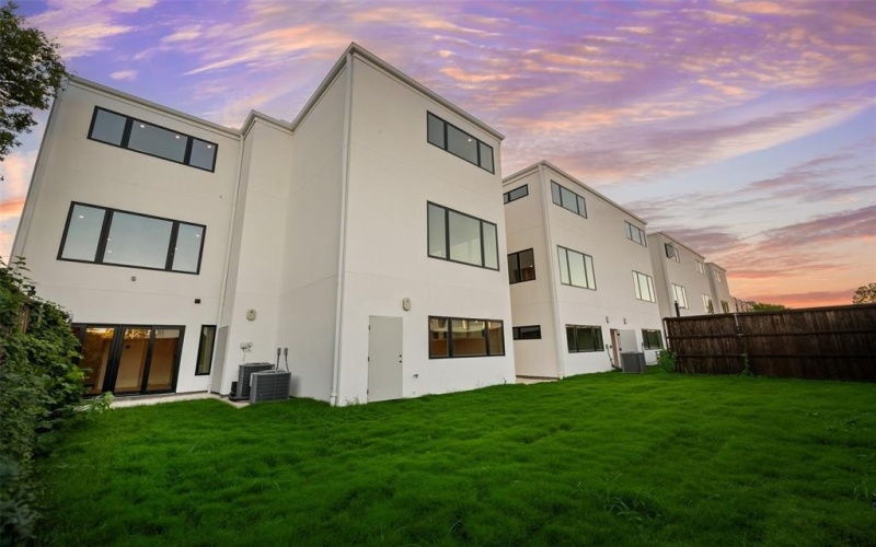 1502 Holly Avenue, Dallas, TX 75204, 2 Bedrooms Bedrooms, ,2 BathroomsBathrooms,Residential,For Sale,1502 Holly Avenue,0,21088344