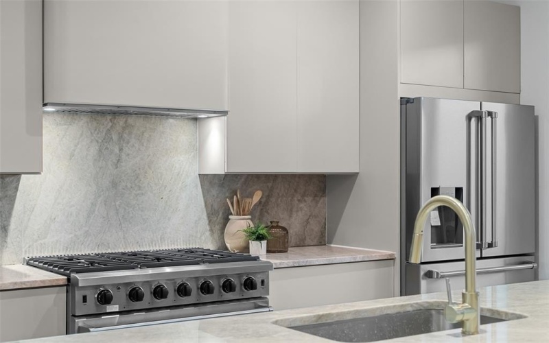 1502 Holly Avenue, Dallas, TX 75204, 2 Bedrooms Bedrooms, ,2 BathroomsBathrooms,Residential,For Sale,1502 Holly Avenue,0,21088344