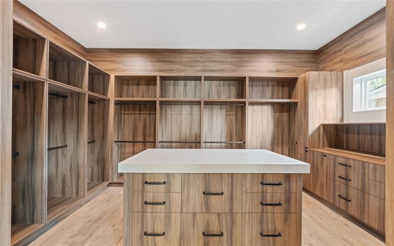 10565 Cromwell Drive, Dallas, TX 75229, 5 Bedrooms Bedrooms, ,6 BathroomsBathrooms,Residential,For Sale,10565 Cromwell Drive,0,21088565