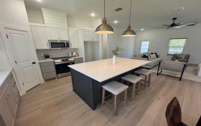 606 North Mill Street, Weatherford, TX 76086, 3 Habitaciones Habitaciones , ,2 BañosBaños,Residential,En Venta,606 North Mill Street,0,21088718