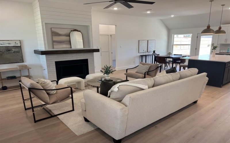 606 North Mill Street, Weatherford, TX 76086, 3 Habitaciones Habitaciones , ,2 BañosBaños,Residential,En Venta,606 North Mill Street,0,21088718