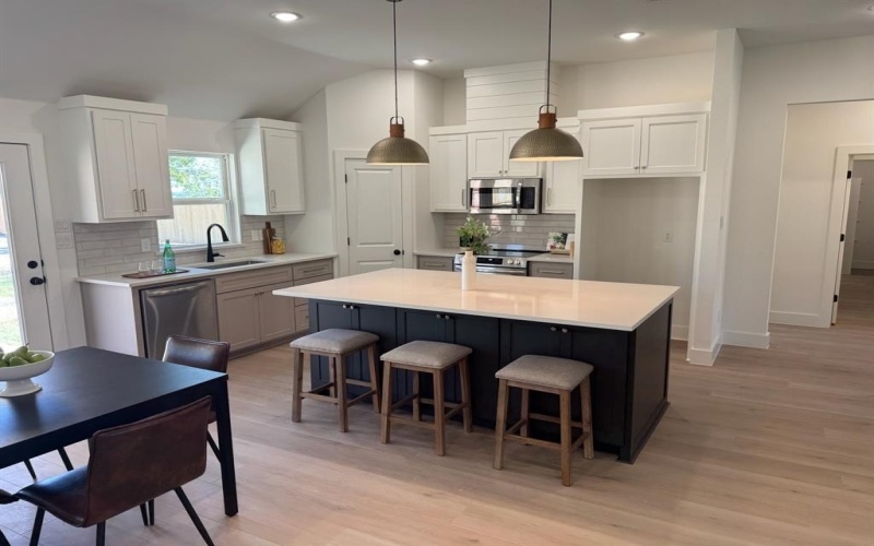 606 North Mill Street, Weatherford, TX 76086, 3 Habitaciones Habitaciones , ,2 BañosBaños,Residential,En Venta,606 North Mill Street,0,21088718