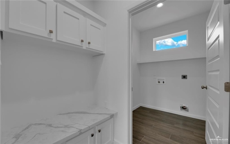 6104 N Playa Del Sol Street, Edinburg, TX 78542, 3 Bedrooms Bedrooms, ,2 BathroomsBathrooms,Residential,For Sale,6104 N Playa Del Sol Street,466339