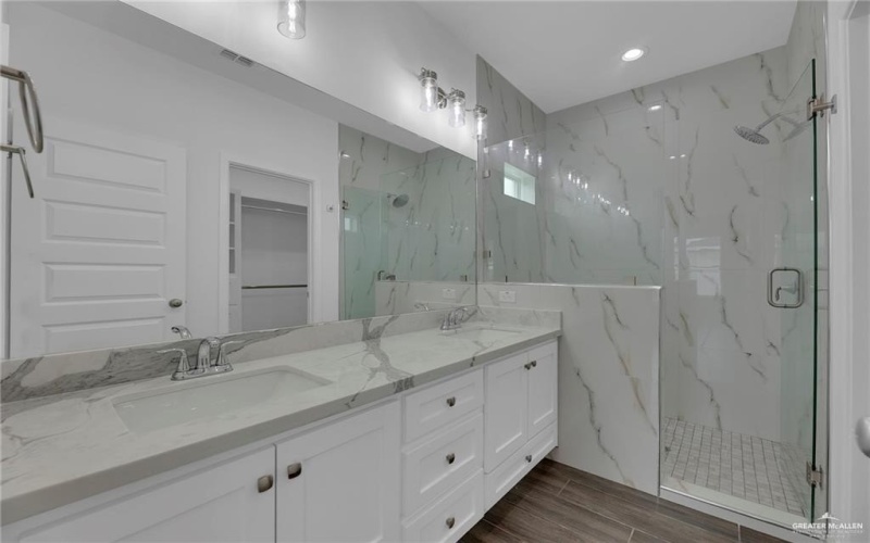 6104 N Playa Del Sol Street, Edinburg, TX 78542, 3 Bedrooms Bedrooms, ,2 BathroomsBathrooms,Residential,For Sale,6104 N Playa Del Sol Street,466339