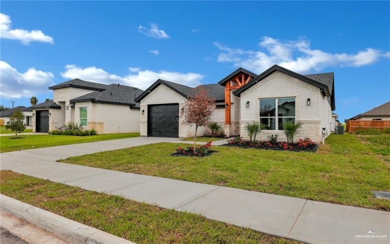 6104 N Playa Del Sol Street, Edinburg, TX 78542, 3 Bedrooms Bedrooms, ,2 BathroomsBathrooms,Residential,For Sale,6104 N Playa Del Sol Street,466339