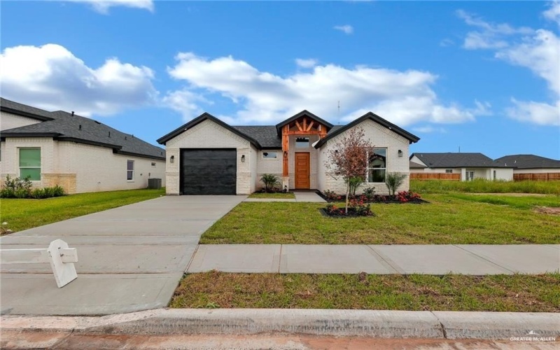 6104 N Playa Del Sol Street, Edinburg, TX 78542, 3 Bedrooms Bedrooms, ,2 BathroomsBathrooms,Residential,For Sale,6104 N Playa Del Sol Street,466339