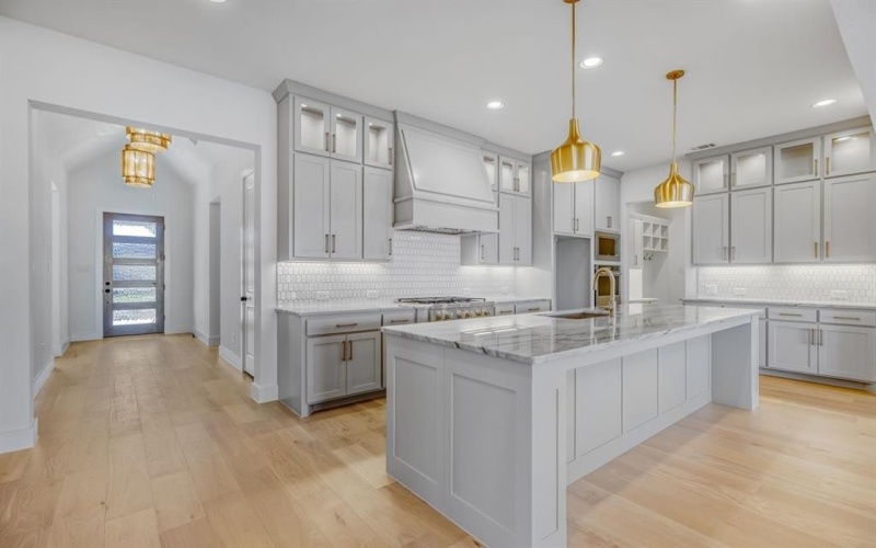 1421 Hidden Cove Drive, Lakewood Village, TX 75068, 4 Habitaciones Habitaciones , ,5 BañosBaños,Residential,En Venta,1421 Hidden Cove Drive,0,21088877