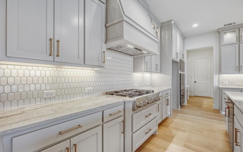 1421 Hidden Cove Drive, Lakewood Village, TX 75068, 4 Habitaciones Habitaciones , ,5 BañosBaños,Residential,En Venta,1421 Hidden Cove Drive,0,21088877