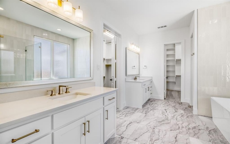 1421 Hidden Cove Drive, Lakewood Village, TX 75068, 4 Habitaciones Habitaciones , ,5 BañosBaños,Residential,En Venta,1421 Hidden Cove Drive,0,21088877