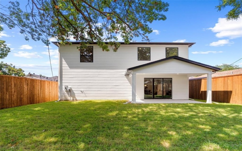 426 Martinique Avenue, Dallas, TX 75223, 5 Bedrooms Bedrooms, ,5 BathroomsBathrooms,Residential,For Sale,426 Martinique Avenue,0,21089205