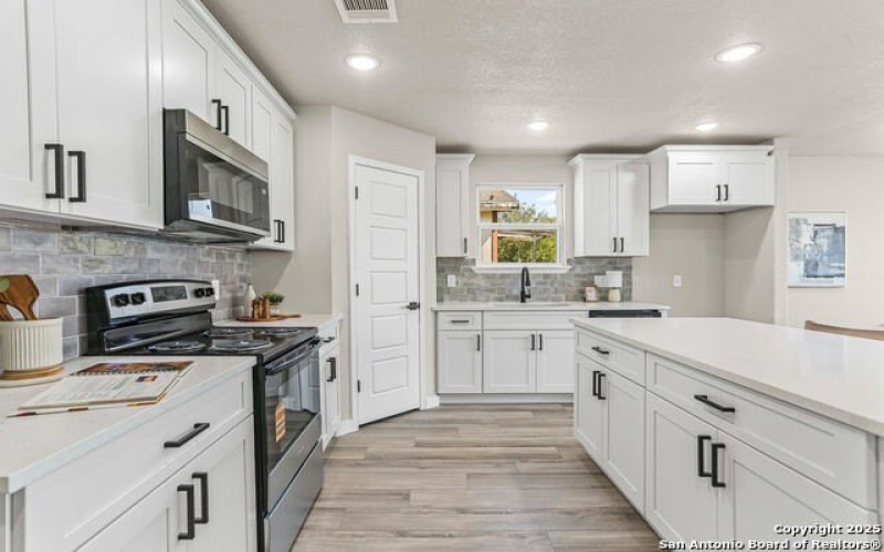 322 Spaatz, San Antonio, TX 78211, 3 Bedrooms Bedrooms, ,2 BathroomsBathrooms,Residential,For Sale,322 Spaatz,0,1916127