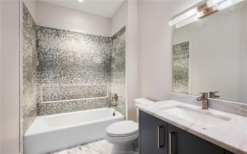 4212 Tuscany Court, Bryan, TX 77802, 4 Bedrooms Bedrooms, ,5 BathroomsBathrooms,Residential,For Sale,4212 Tuscany Court,0,25010704