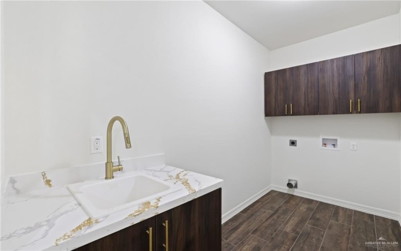 4212 S Carter Street, Edinburg, TX 78542, 3 Bedrooms Bedrooms, ,2 BathroomsBathrooms,Residential,For Sale,4212 S Carter Street,0,483448