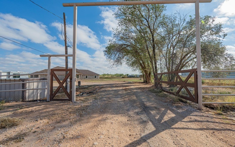 519 E County Rd 138, Midland, TX 79706, 4 Bedrooms Bedrooms, ,2 BathroomsBathrooms,Residential,For Sale,519 E County Rd 138,0,163781