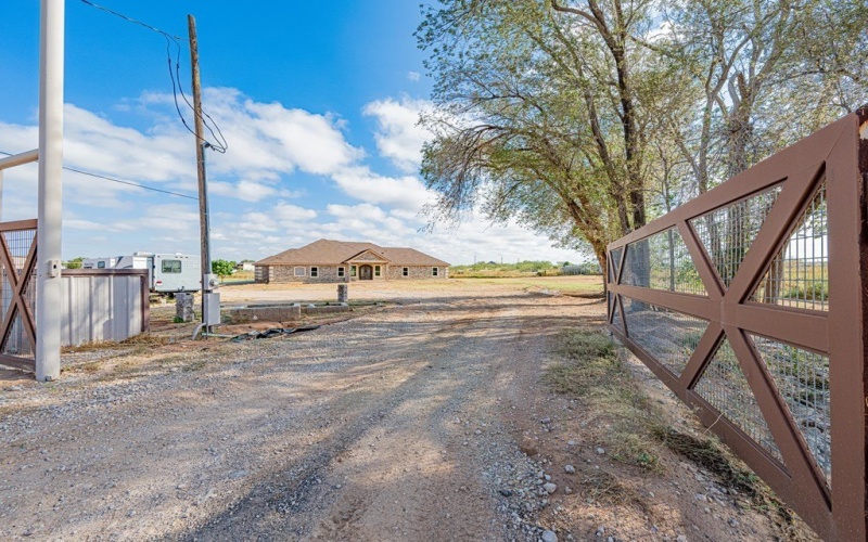 519 E County Rd 138, Midland, TX 79706, 4 Bedrooms Bedrooms, ,2 BathroomsBathrooms,Residential,For Sale,519 E County Rd 138,0,163781