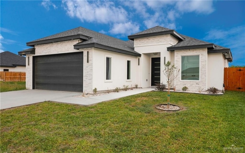 2304 N Revolution Street, Edinburg, TX 78541, 3 Bedrooms Bedrooms, ,2 BathroomsBathrooms,Residential,For Sale,2304 N Revolution Street,466435