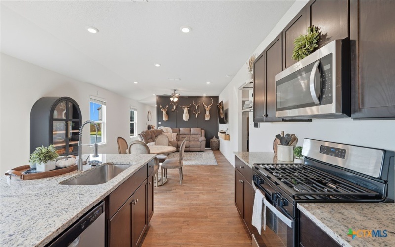 150 Legendary Trail Loop, Floresville, TX 78114, 3 Habitaciones Habitaciones , ,2 BañosBaños,Residential,En Venta,150 Legendary Trail Loop,0,595419