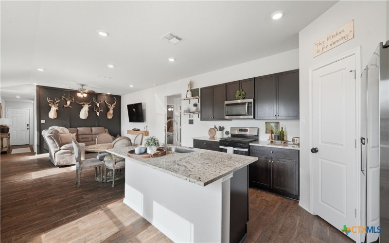 150 Legendary Trail Loop, Floresville, TX 78114, 3 Habitaciones Habitaciones , ,2 BañosBaños,Residential,En Venta,150 Legendary Trail Loop,0,595419