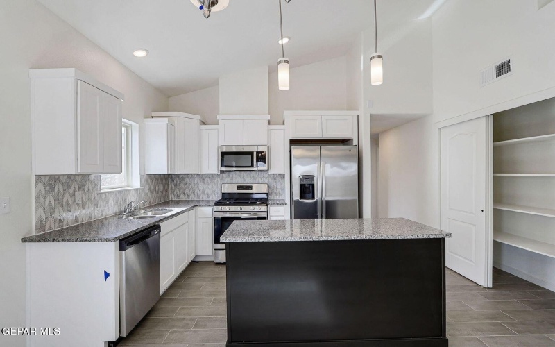 14377 BILL LAZOR Parkway, El Paso, TX 79928, 3 Habitaciones Habitaciones , ,2 BañosBaños,Residential,En Venta,14377 BILL LAZOR Parkway,0,932241