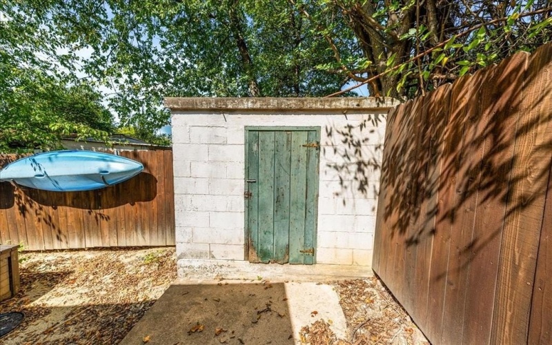 202 Choctaw Trail, Whitney, TX 76692, 1 Bedroom Bedrooms, ,1 BathroomBathrooms,Residential,For Sale,202 Choctaw Trail,0,21089201