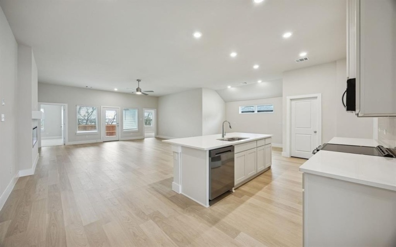 812 Tesslynn Avenue, Godley, TX 76044, 4 Bedrooms Bedrooms, ,3 BathroomsBathrooms,Residential,For Sale,812 Tesslynn Avenue,0,21089416