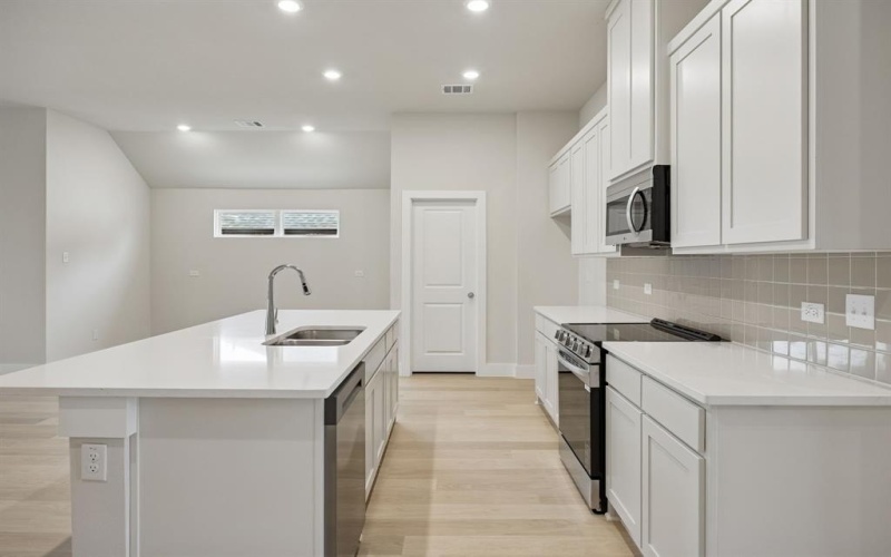 812 Tesslynn Avenue, Godley, TX 76044, 4 Bedrooms Bedrooms, ,3 BathroomsBathrooms,Residential,For Sale,812 Tesslynn Avenue,0,21089416