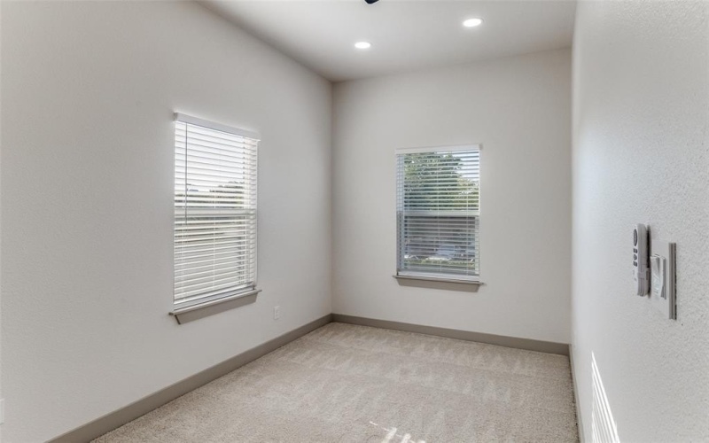 917 S Carroll Avenue, Dallas, TX 75223, 4 Bedrooms Bedrooms, ,5 BathroomsBathrooms,Residential,For Sale,917 S Carroll Avenue,0,21089627