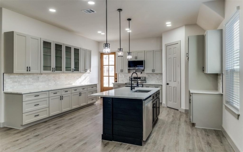 917 S Carroll Avenue, Dallas, TX 75223, 4 Bedrooms Bedrooms, ,5 BathroomsBathrooms,Residential,For Sale,917 S Carroll Avenue,0,21089627