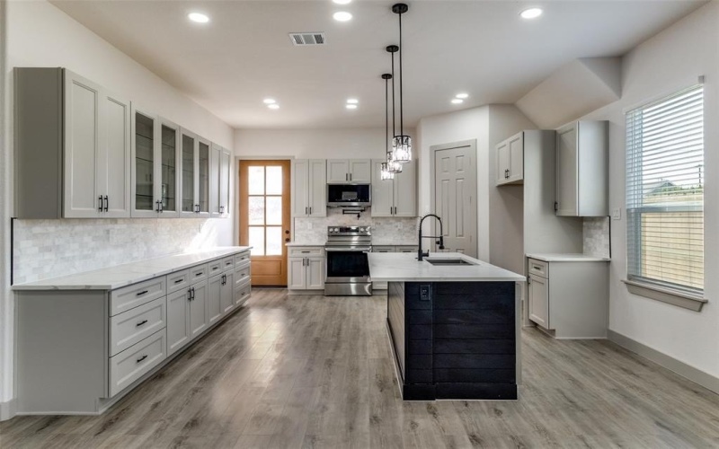 917 S Carroll Avenue, Dallas, TX 75223, 4 Bedrooms Bedrooms, ,5 BathroomsBathrooms,Residential,For Sale,917 S Carroll Avenue,0,21089627