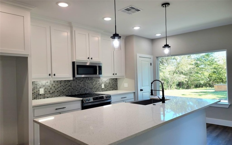 515 NE 5th Avenue, Durant, OK 74701, 6 Habitaciones Habitaciones , ,5 BañosBaños,Residential,En Venta,515 NE 5th Avenue,0,21089930