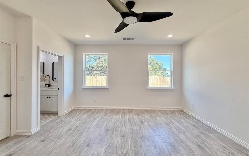 5610 San Jacinto Drive, Granbury, TX 76048, 4 Bedrooms Bedrooms, ,2 BathroomsBathrooms,Residential,For Sale,5610 San Jacinto Drive,0,21090077